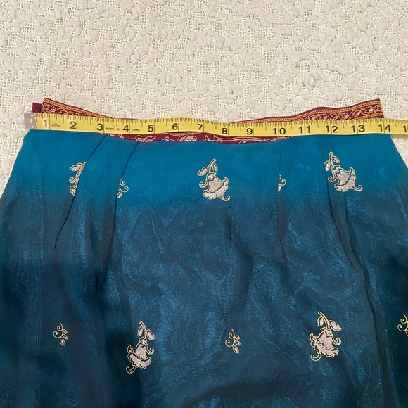 Traditional Three-Piece Saree Ensemble in Turquoise, Red, and Gold - Picture 5 of 12